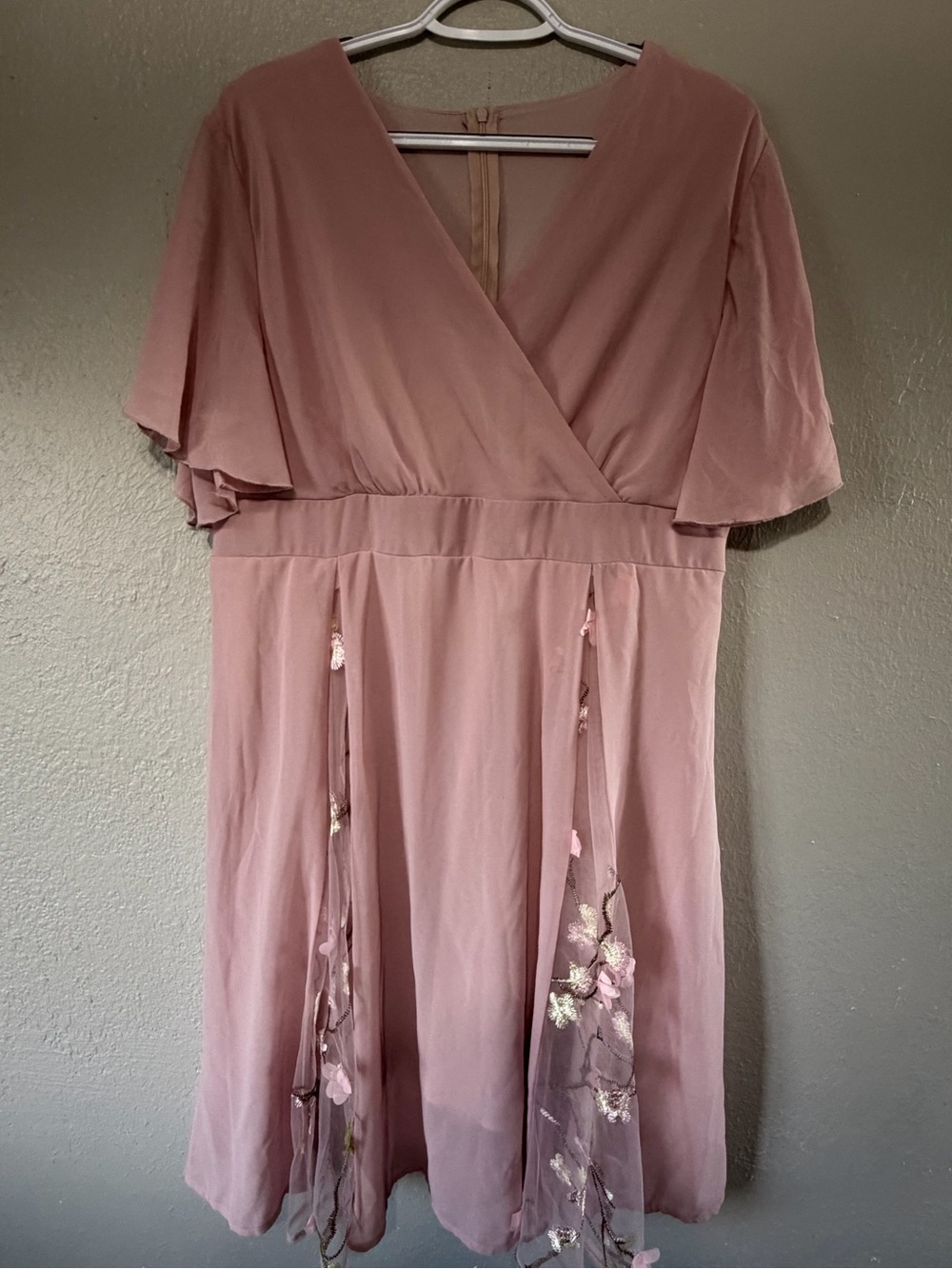 Woman’s Plus Size 2X pink floral embroidered dress